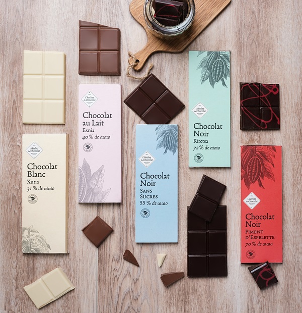 Des recettes artisanales pour un retour gourmand aux origines du cacao. Nos tablettes de chocolat au pur beurre de cacao